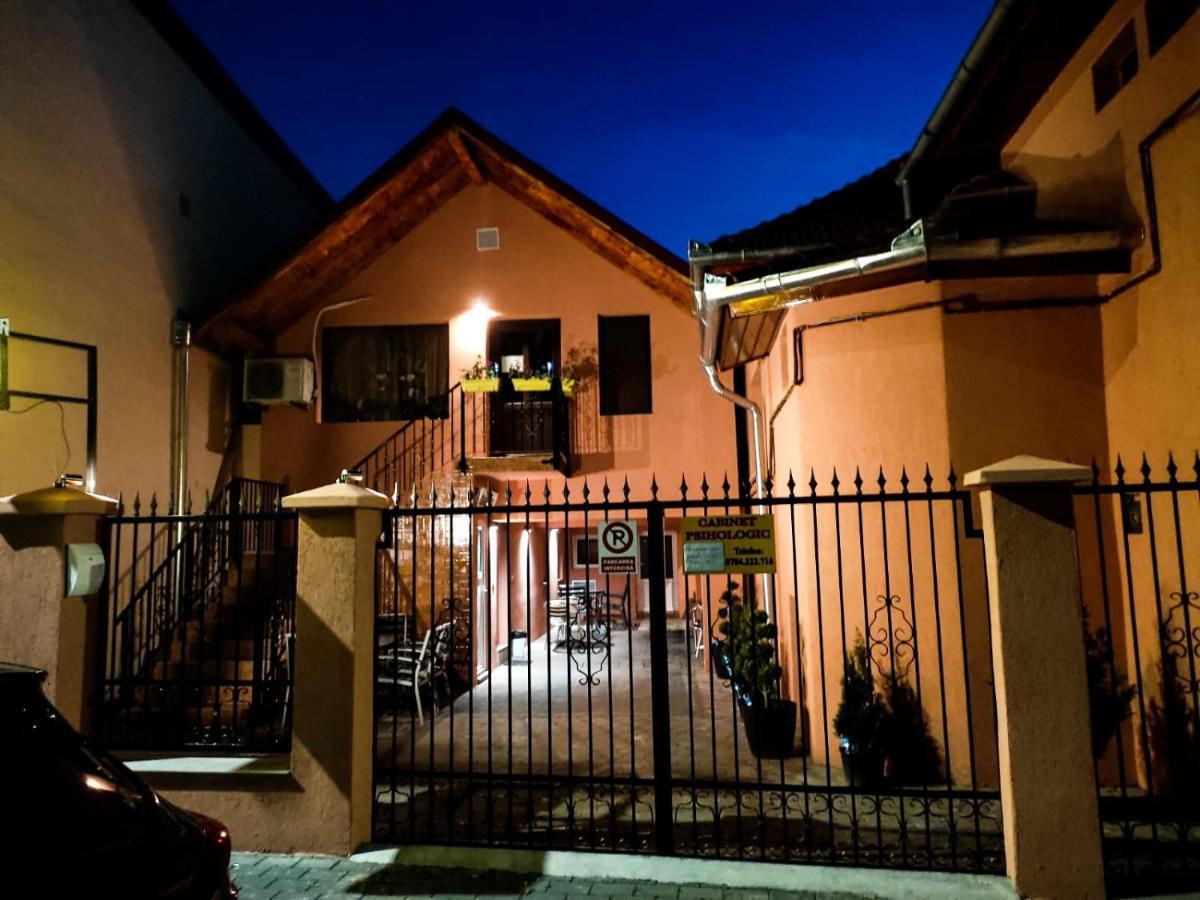 Calypso Rooms Făgăraş Exteriér fotografie